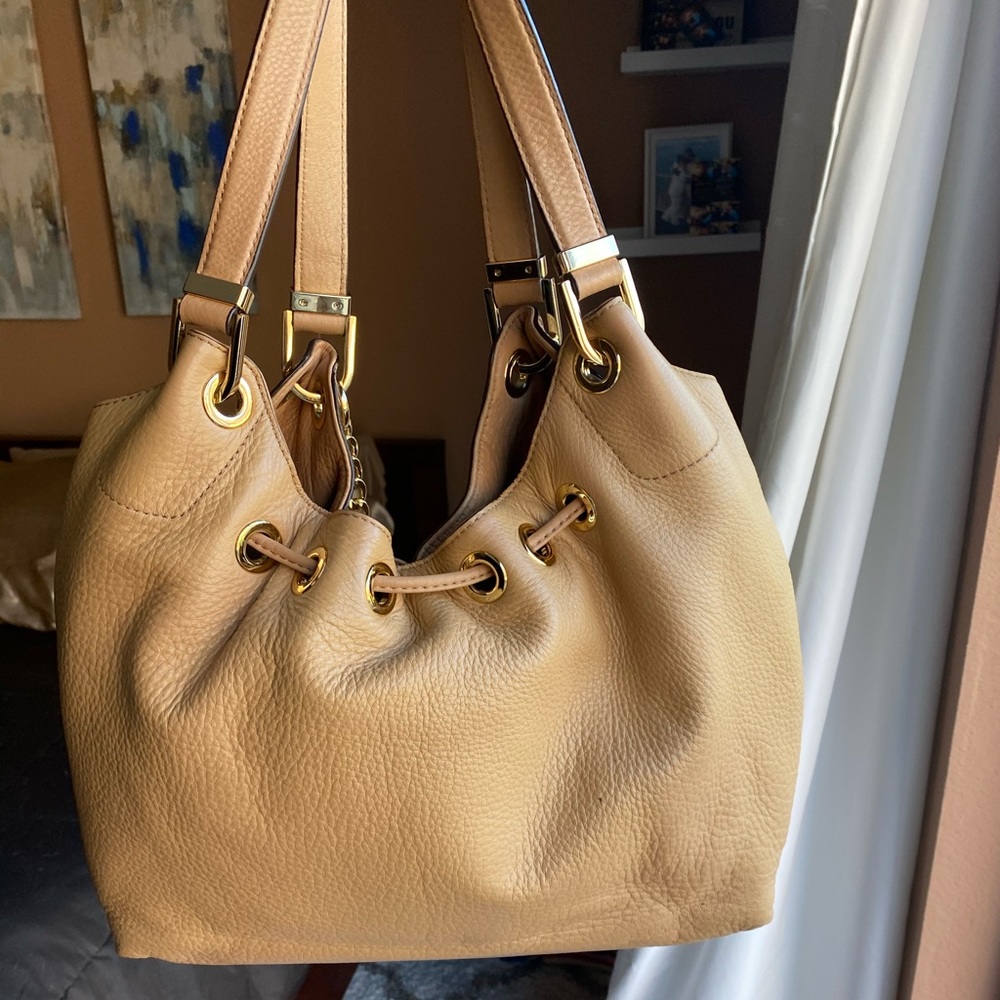 Michal Kors hobo style purse